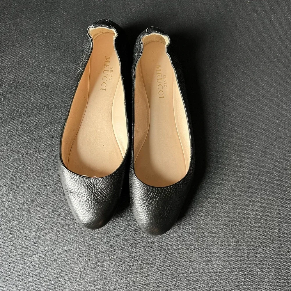 Sesto Meucci Black Pebbled Leather Ballet Flats 8.5 Minimalist Capsule Office